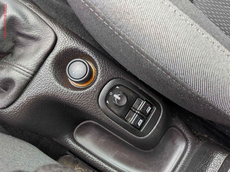 Peugeot 206 (2006) 1.4i, AC - fotka 13 z 19