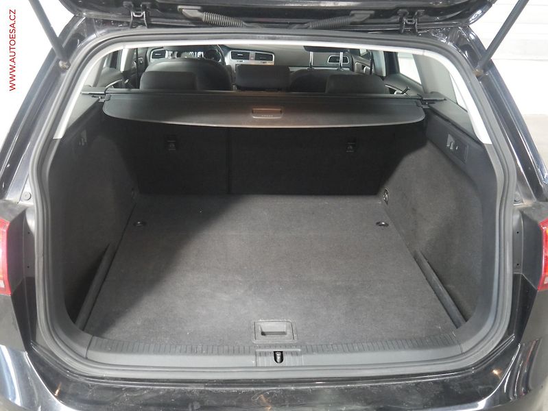 Volkswagen Golf (2015) 1.6TDi, AC, výhřev sed - fotka 7 z 19