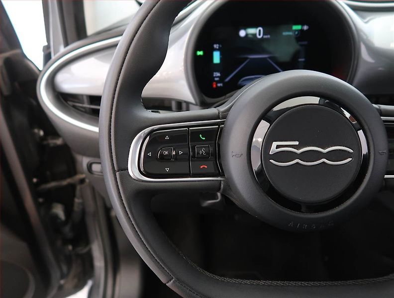 Fiat 500e (2022) 42 kWh, SoH 100%, Automat - fotka 18 z 25