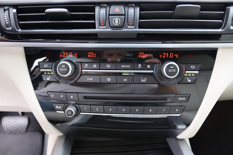 BMW X5 XDRIVE 40e F15 230kW DPH - fotka 25 z 48