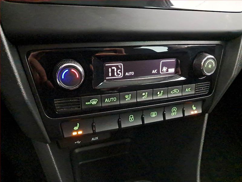 Škoda Rapid (2015) Spaceback 1.2 TSI, Tempomat - fotka 13 z 16