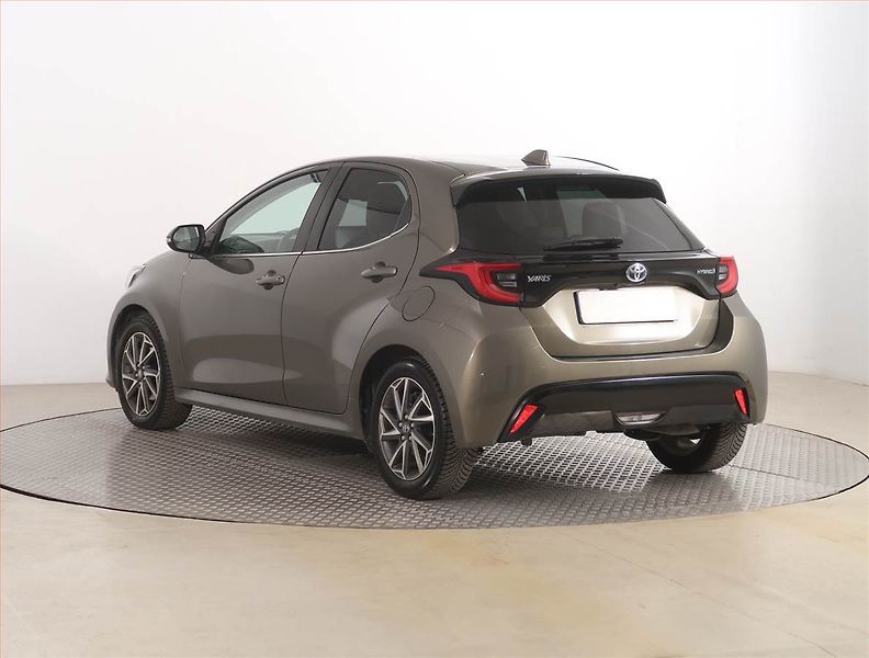 Toyota Yaris (2021) 1.5 VVT-i Hybrid, Automat - fotka 4 z 19