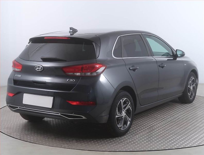 Hyundai i30 (2021) Family 1.5 T-GDI MHEV - fotka 5 z 16