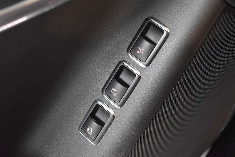 Mercedes-Benz GLS 500 4MATIC*AMG*AIR*TAŽNÉ*DPH* - fotka 21 z 65