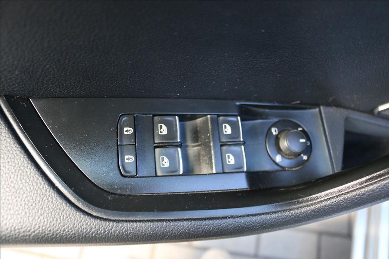 Škoda Superb 2,0 TDi, DSG , 4x4 - fotka 12 z 52