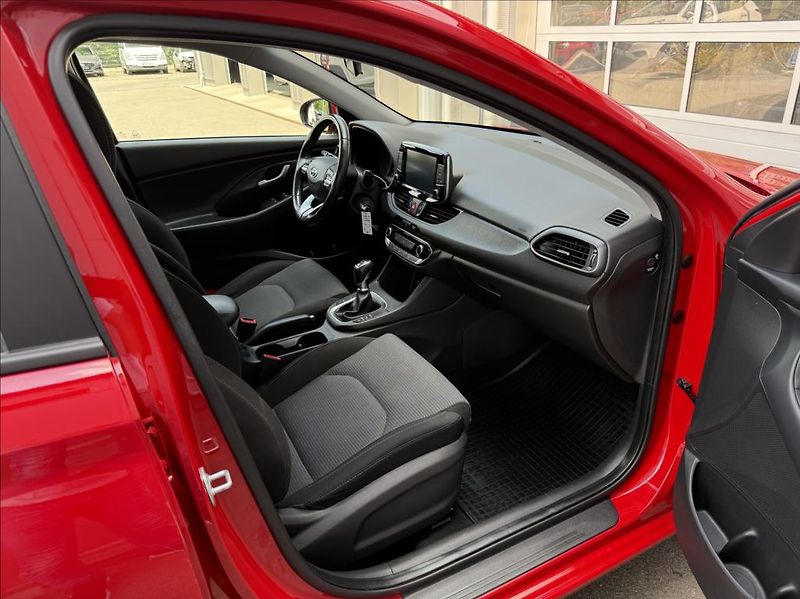 Hyundai i30 1,4 i  WG Trikolor Komfort - fotka 12 z 28