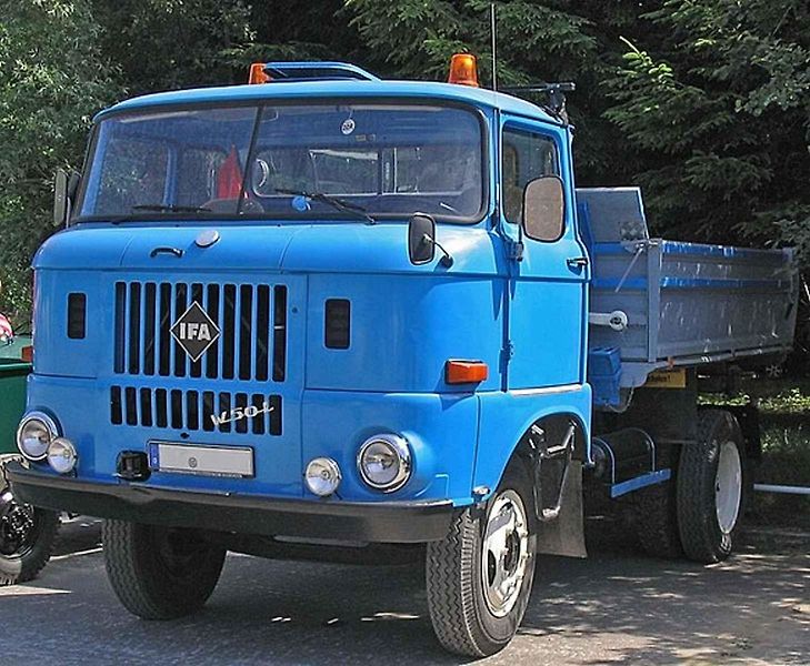 Zavzpomínejte s námi na to, jaká auta, s výjimkou těch co patřila invazním vojskům, se v srpnu 1968 pohybovala na našich silnicích.