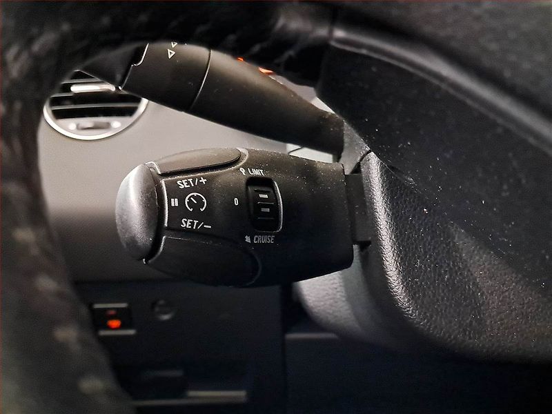 Peugeot 308 (2012) 1.6 HDi, 7 míst, po STK - fotka 16 z 19