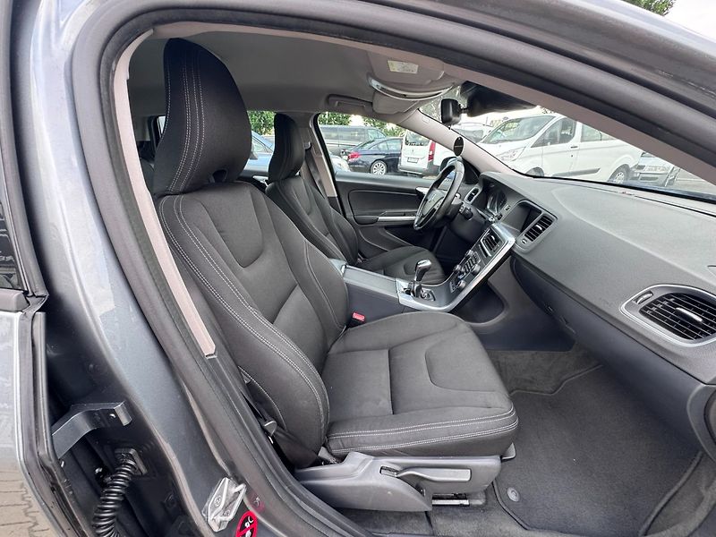 Volvo V60 (2016) D2 2,0D 88 KW TAŽNÉ - fotka 37 z 48