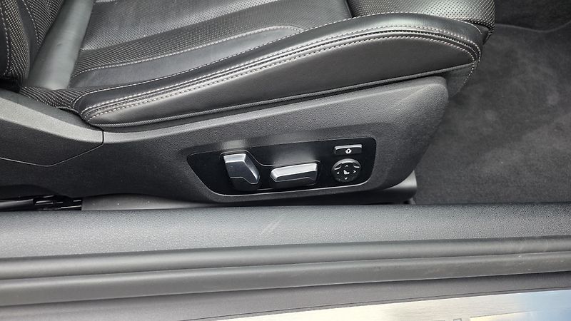BMW Řada 8 (2023) M850i 4.4 V8 390kW xDrive AT - fotka 14 z 42