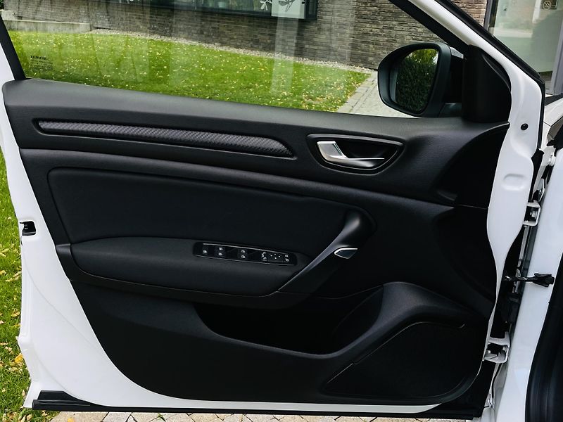 Renault Mégane 1.5dCI MANUÁL TAŽNÉ SERVISKA - fotka 31 z 44