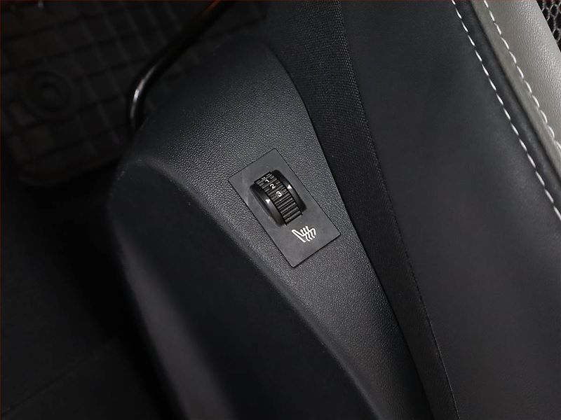Peugeot 2008 (2019) 1.2 PureTech, Serv.kniha, Kůže - fotka 17 z 17
