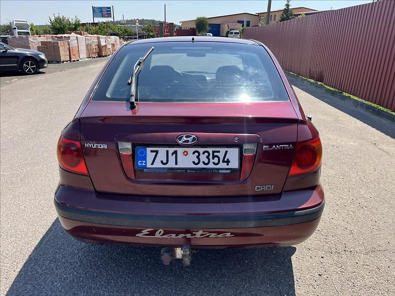 Hyundai Elantra 2,0 CRDi KLIMA TAŽNÉ STK 12/27 - fotka 7 z 29