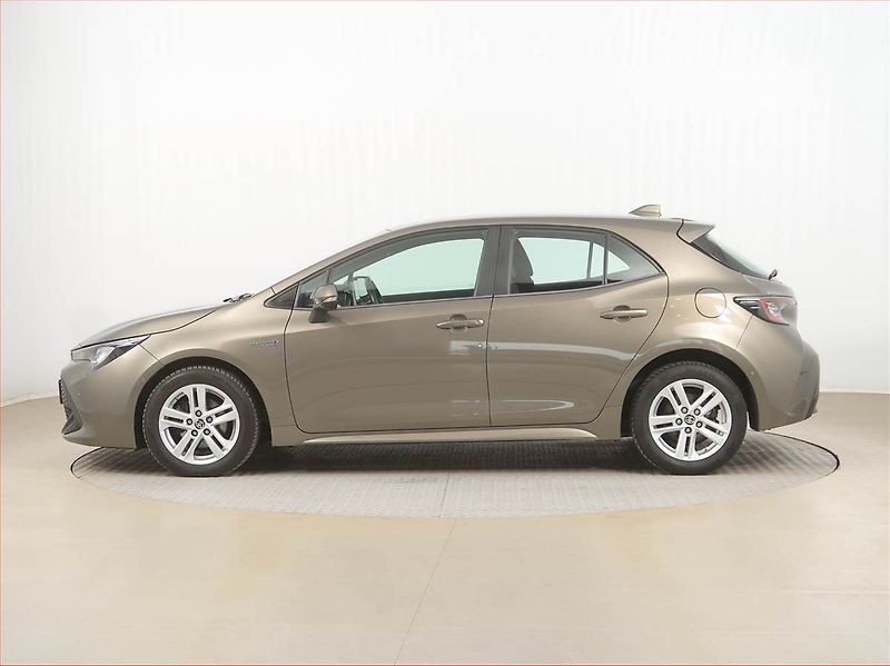 Toyota Corolla (2020) Style 1.8 Hybrid, Automat - fotka 3 z 18