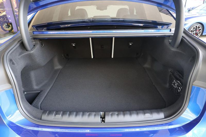 BMW Řada 3 i3 50 xDrive - fotka 8 z 16