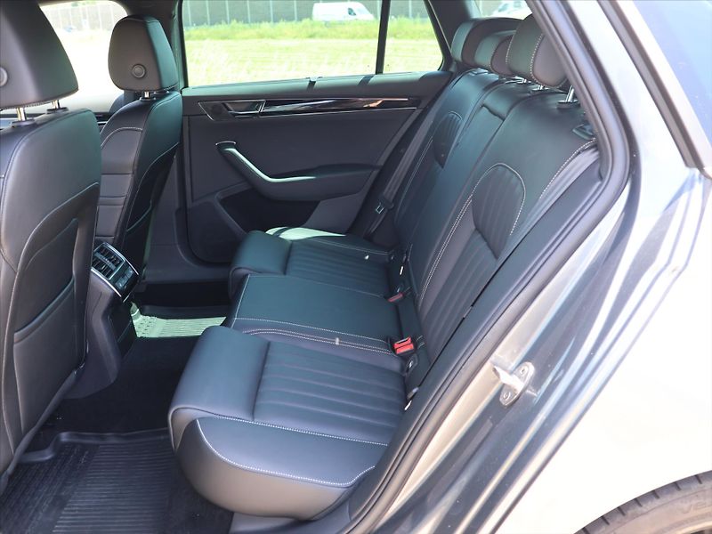 Škoda Superb 2,0 TDI 147kW CZ 4x4 L&K DSG D - fotka 16 z 35