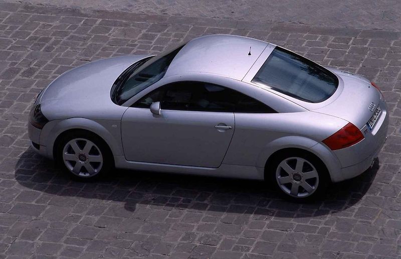 Původní koncept Audi TT spolu s limitovanou edicí TT RS Coupé Iconic Edition