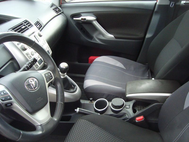 Toyota Verso (2011) 2,0D - fotka 13 z 18