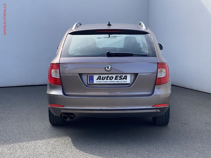 Škoda Superb (2010) 2.0 TDI, DSG, xenon, AC - fotka 5 z 16