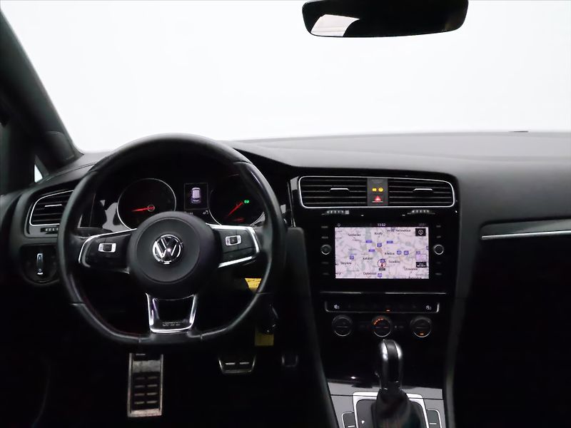 Volkswagen Golf 2,0 TSI GTI 169kW DSG Matrix - fotka 21 z 28