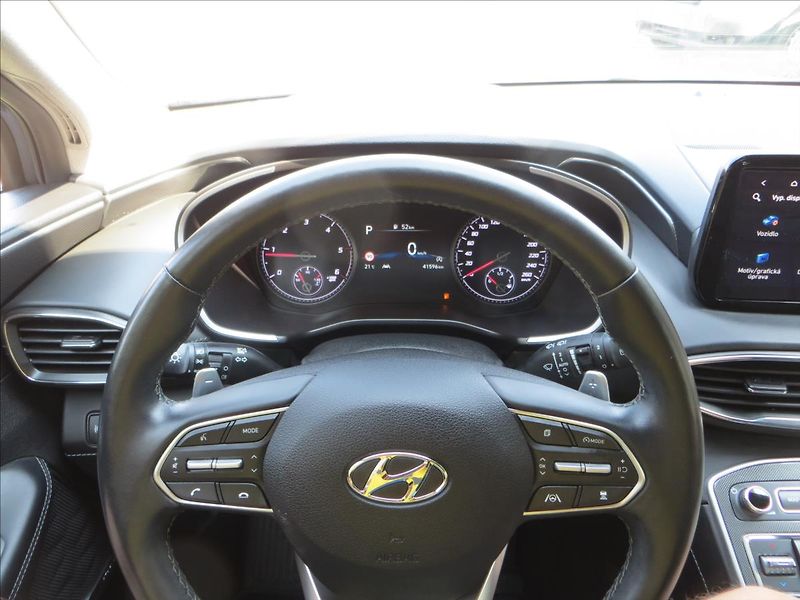 Hyundai Santa Fe 2,2 CRDi 142kW AUT Smart ČR - fotka 25 z 29