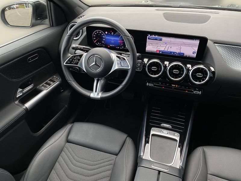 Mercedes-Benz GLA (2024) 180 d - fotka 13 z 25