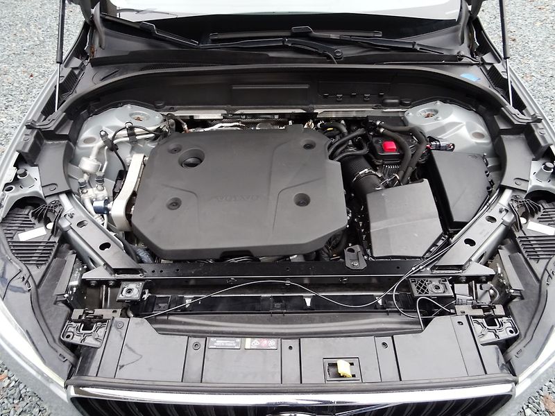 Volvo XC60 B4 145kW AWD LED Rezervováno - fotka 29 z 33