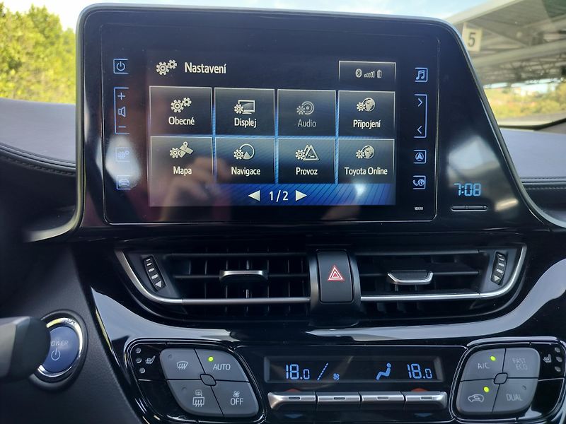 Toyota C-HR 1.8 hybrid business, navigace - fotka 15 z 27