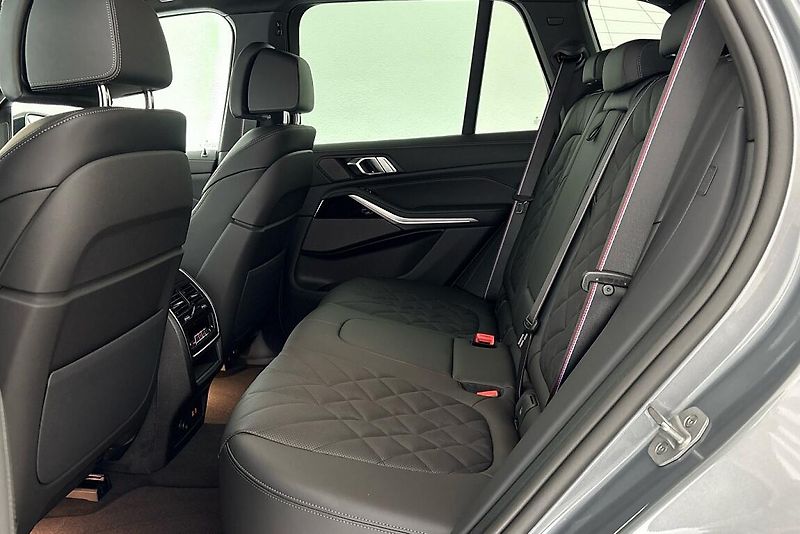 BMW X5 xDrive40i - fotka 9 z 28
