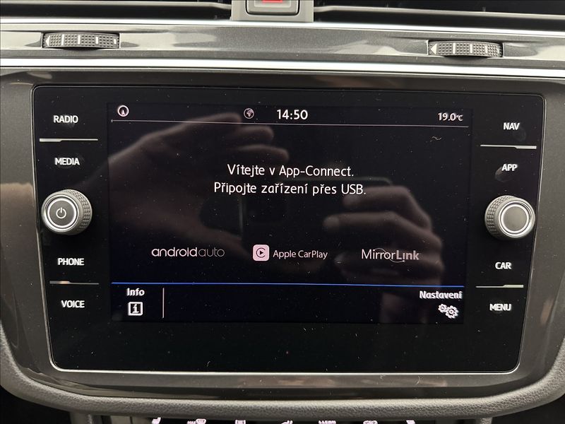 Volkswagen Tiguan 1,5 TSi DSG HUD KAMERA TAŽNÉ - fotka 18 z 50