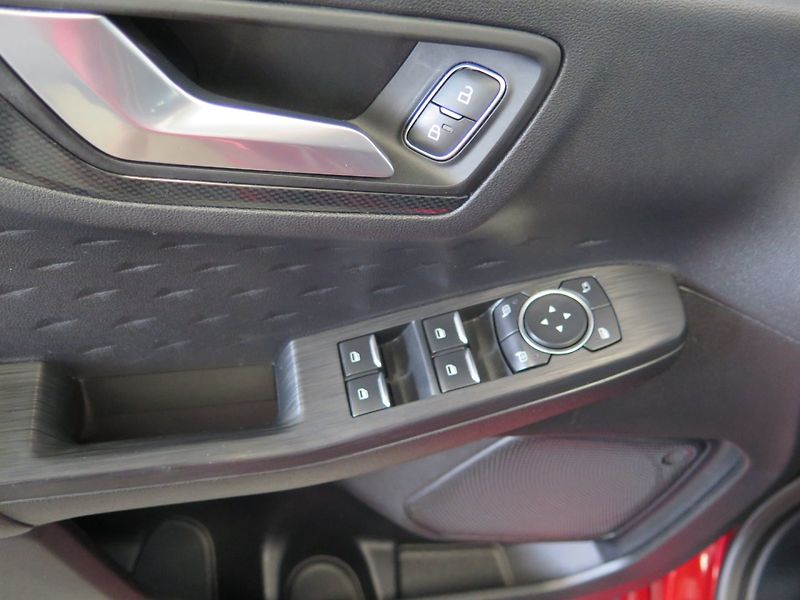 Ford Kuga (2021) 1.5TDCi,navi,360°,ST Line - fotka 28 z 50