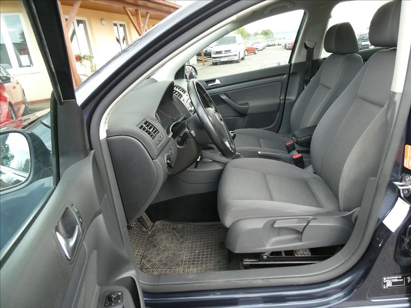 Volkswagen Golf 1,4 i16V serviska,ČR,2.majitel - fotka 20 z 49
