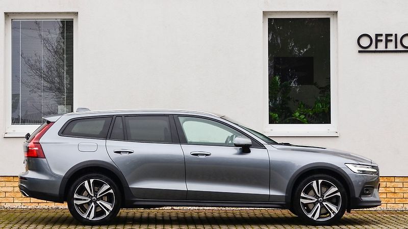 Volvo V60 CC/B4/AWD/Momen/TažZ/H&K/Ihned - fotka 4 z 24