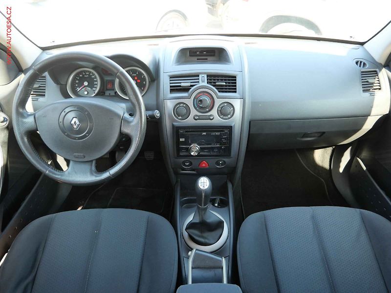 Renault Mégane (2004) 1.6 16V, AC - fotka 8 z 19