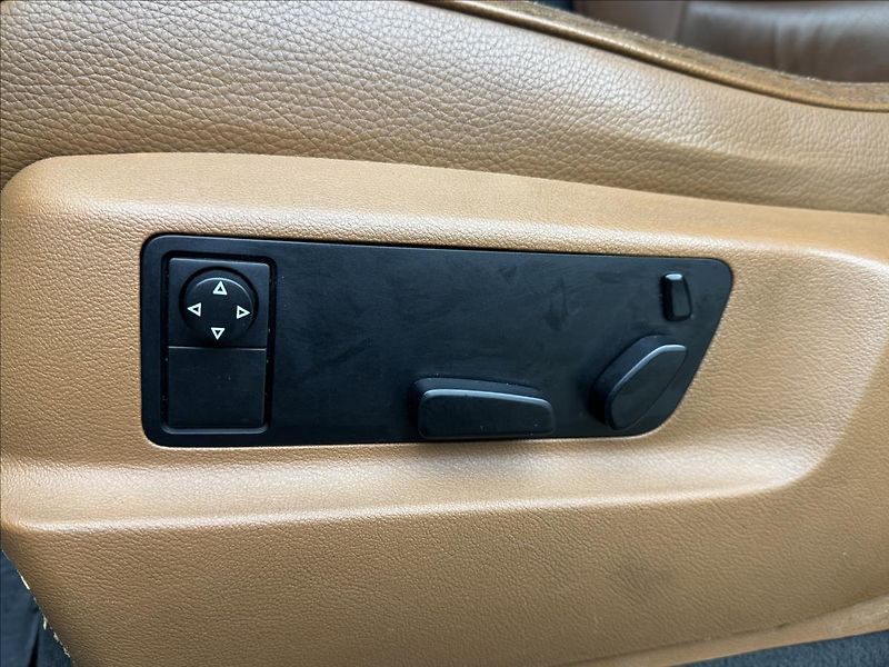 Volkswagen Touareg 3,0 165kW V6 NZ.TOP KŮŽE TAŽNÉ - fotka 33 z 42
