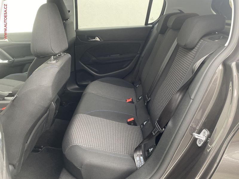 Peugeot 308 (2018) 1.2PT, Style, navi - fotka 10 z 18