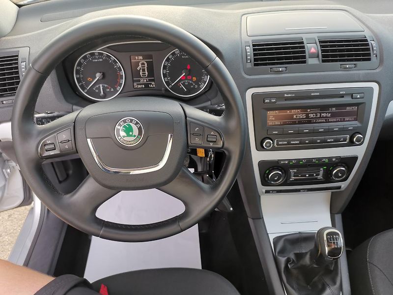 Škoda Octavia 2,0TDI 103 kW  CR ELEGANCE - fotka 30 z 49