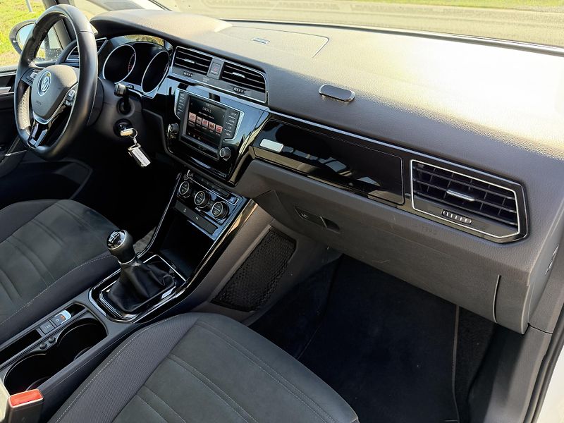 Volkswagen Touran 2.0 TDI HIGHLINE TAŽNÉ ROZVODY - fotka 35 z 41