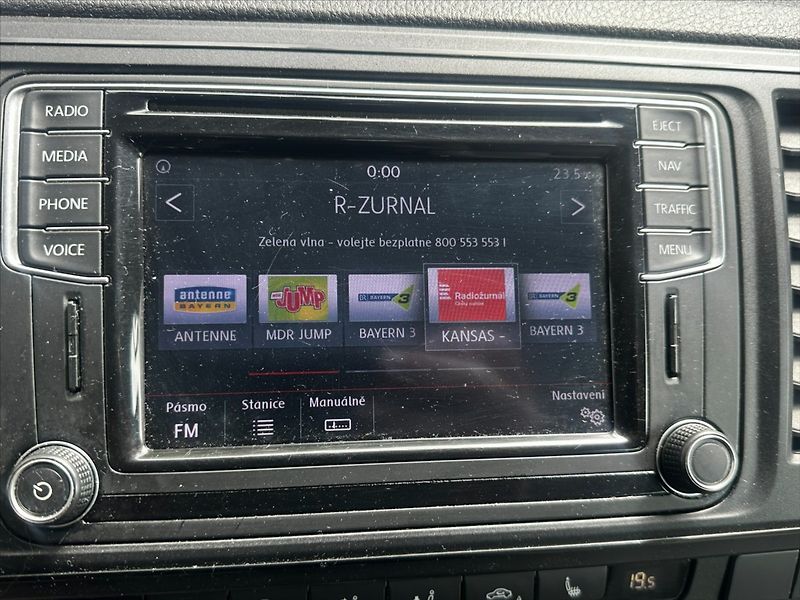 Volkswagen Caravelle 2.0TDI 110kW DSG - fotka 28 z 38