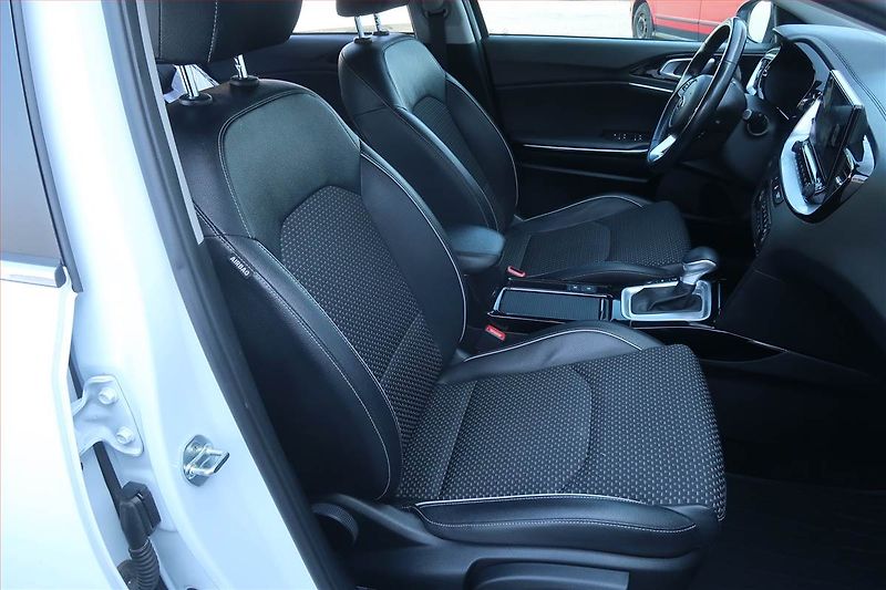 Kia Ceed (2021) 1.6 CRDi MHEV, Automat - fotka 9 z 26