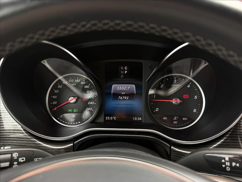 Mercedes-Benz Třídy V 300d L 4MATIC - fotka 17 z 28
