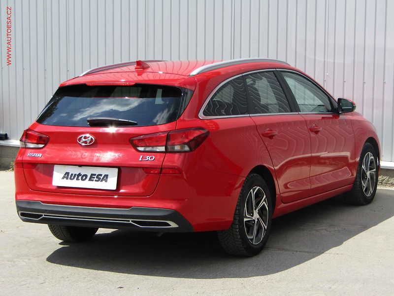 Hyundai i30 (2023) 1.0 T-GDi, ČR, Smart - fotka 4 z 19