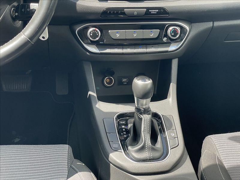 Hyundai i30 1,0 T-GDI DCT Family Comfort - fotka 12 z 22