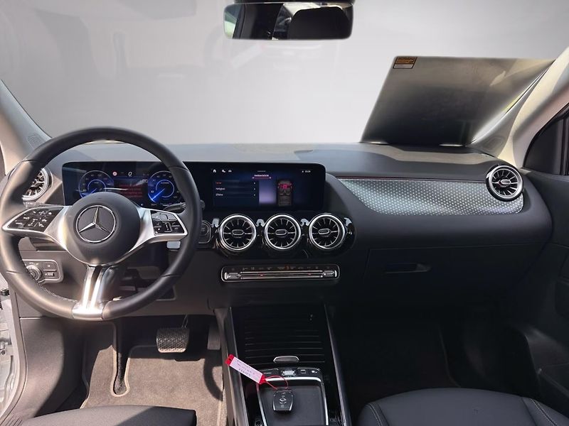 Mercedes-Benz EQA 300 4M Progressive 360 Keyless - fotka 14 z 18