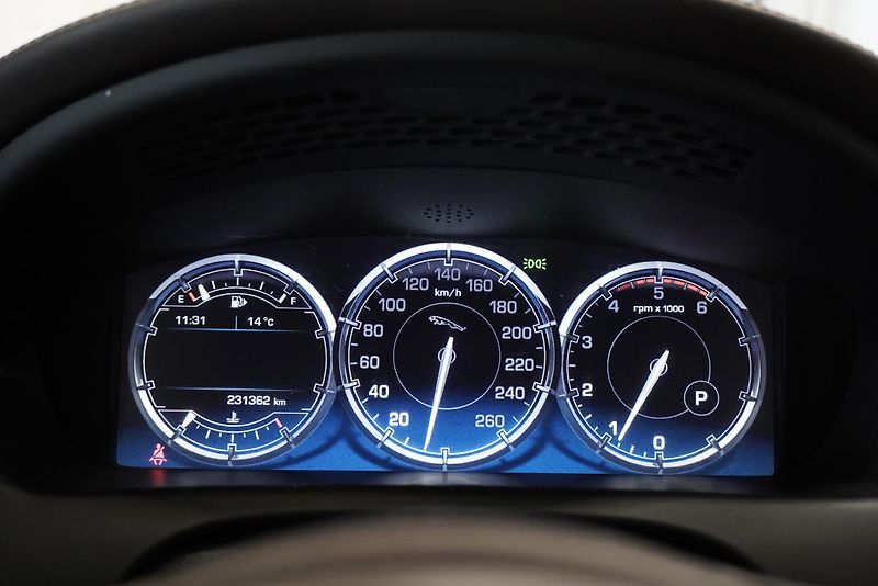 Jaguar XJ XJ  3,0D - fotka 24 z 33