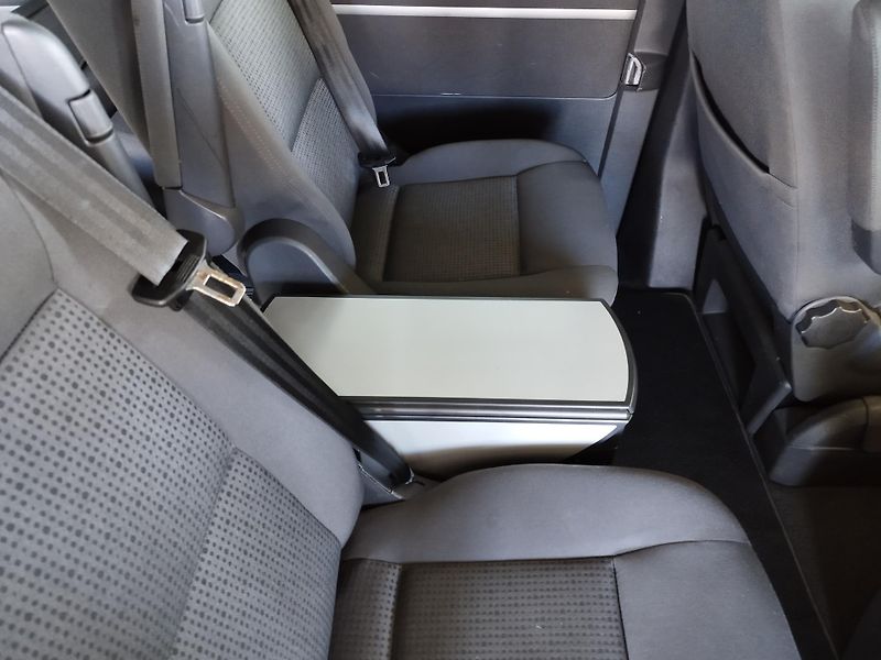 Volkswagen Multivan (2006) TDI,96KW,7MÍST,ALU,TAŽNÝ - fotka 9 z 21