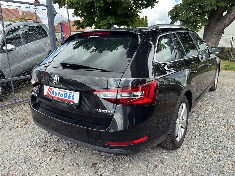 Škoda Superb 2,0 TDi DSG  NAVI BIXEN ACC AL - fotka 6 z 50