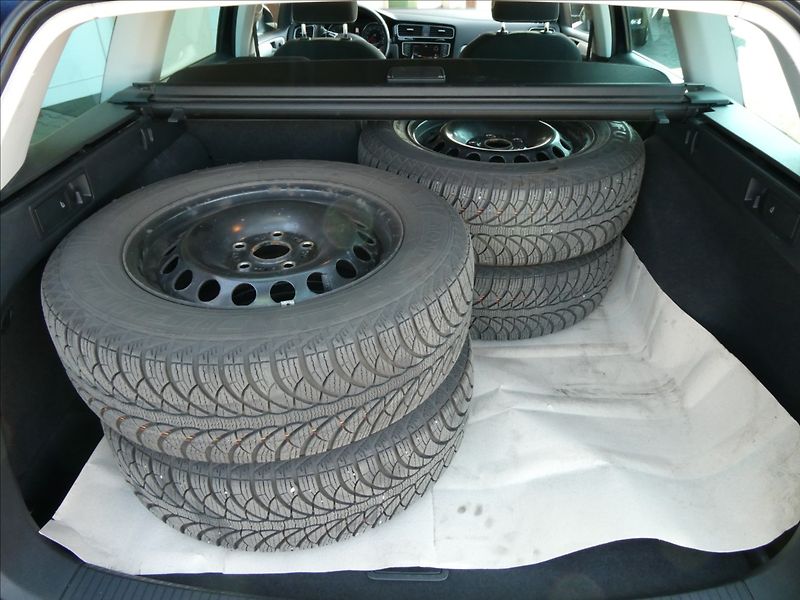 Volkswagen Golf 1,6 TDi 81kW CUP,2xkola,naviga - fotka 22 z 48
