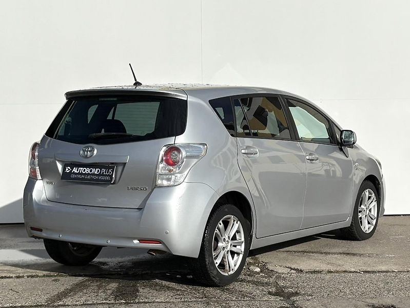 Toyota Verso 2.2 D-4D 110kW AT 7 míst - fotka 2 z 20