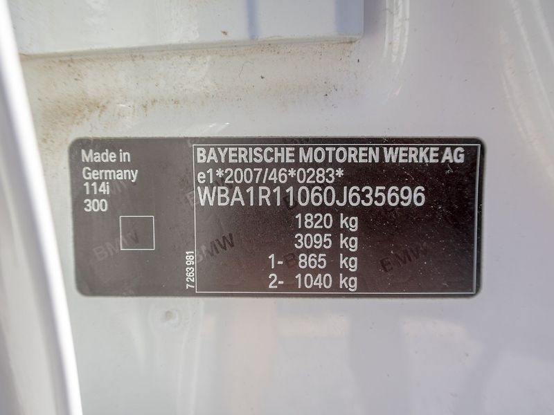 BMW Řada 1 (2013) 114i 75KW manuál - fotka 36 z 39